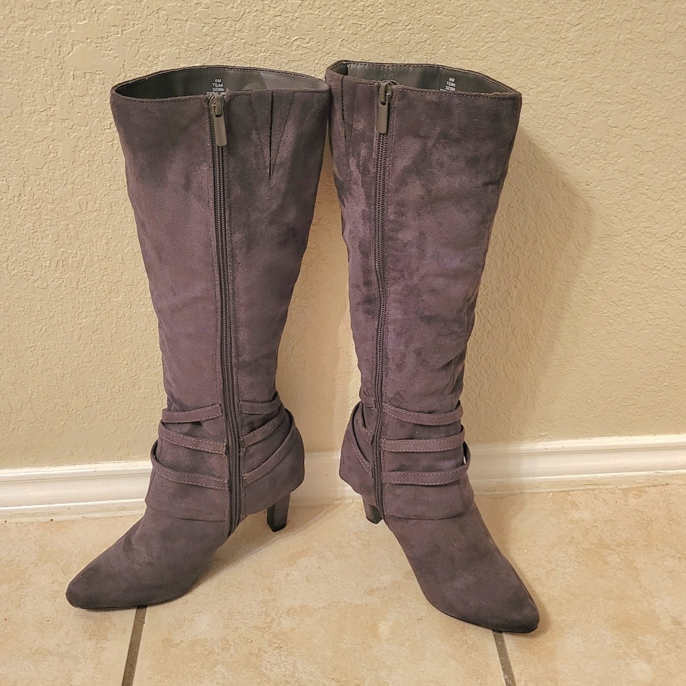 Women's Coach & Four  Gray Suede‎ Mid-Calf Boots Size 6 With Hexagonal Buckle